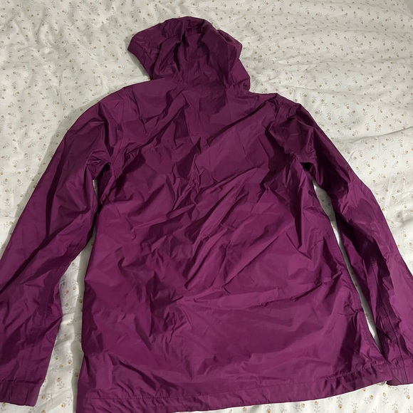 UNDER ARMOUR RAIN JACKET - Picture 6 of 6